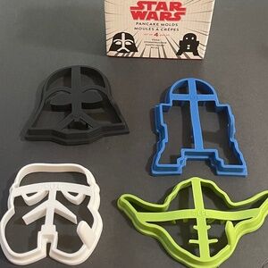 Williams Sonoma Star Wars Pancake Molds Yoda, Stormtrooper, Darth Vader, R2-D2